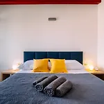 Art Deco City Walls Apartments By Duhomes