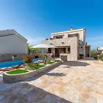 Villa Kirsten With Heated Pool, Jacuzzi And Sauna - By Ta Leut Agency