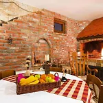 Holiday Home Jucinovi Dvori, Starigrad Paklenica