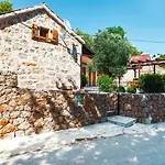 Holiday Home Jucinovi Dvori, Starigrad Paklenica