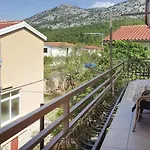 Apartment Pink In Starigrad Paklenica Only 200 M From The Sea