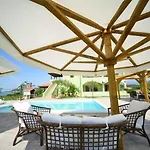 Lovely Apartment With Swimming Pool