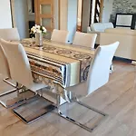 Apartment In Rovanjska, Comfortable And Close To The Beach
