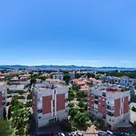 Jadran Apartment With Balcony And Parking Garage