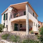 Cozy Apartment In Maslenica With Kitchen