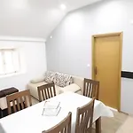 Apartment Tomo