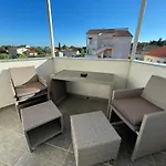 Magyar Apartmanhaz Pakostane