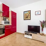 Amazing Apartment In Zdrelac With Kitchen