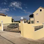 Apartment Mime