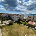 Studio Apartment F&J