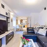Domino Holiday Home