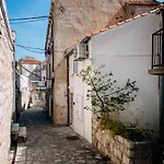 Small House Old Town By Duhomes