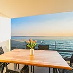 Blue Waves, Beachfront Modern Apartment
