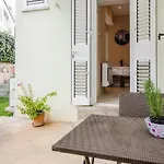 Apartments 4M