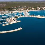 Beachfront Apartment Mira - Happy Rentals