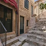 B17 Apartments