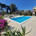 Casa Blanca, Biograd Na Moru