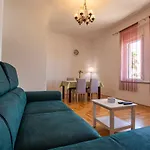 Rose Apartment
