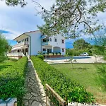 Apartments In House Liveric, In Vir At The Beach