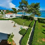 Apartments In House Liveric, In Vir At The Beach