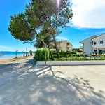 Apartments In House Liveric, In Vir At The Beach