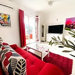 Melisa Apartment With Balcony & Free Parking