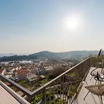 Apartment Divine With Sea View