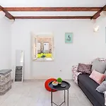 Studio Apartments Old Town Inn And Marko