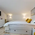 Kuki Apartment With Balcony
