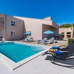 Villa Sunshine With New Pool On The Beach Zadar