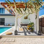 Villa Olea With Heated Pool And Jacuzzi