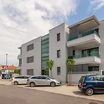 Luxury Apartment Near The Beach 
