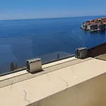 Nik 2 The Views Apartment Top Location