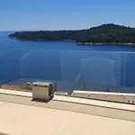 Nik 2 The Views Apartment Top Location