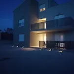 Skrline House Vir
