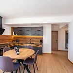 Del Mar Heritage & Sea View Apartment
