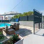 Modern Apartment With Private Pool