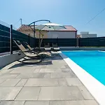 Modern Apartment With Private Pool