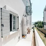 Seafront Beach House - First Row To Sea