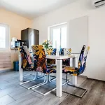 Green Hill Apartment