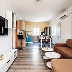 Green Hill Apartment