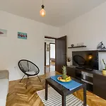 Apartments Yo Lee