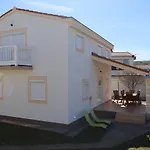 Vila Legac - Vir