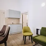 Art Deco Cozy Apartment By Duhomes