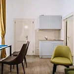 Art Deco Cozy Apartment By Duhomes