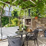 Wanderlust Apartments