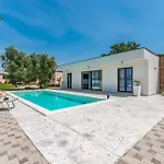 House With Pool Mimi