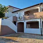 Apartments Ema Vir
