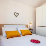 2 Bedroom Nice Home In Molat