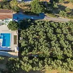 Nice Home In Lisane Ostrovicke With Outdoor Swimming Pool